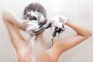 Haare richtig waschen: 5 einfache Schritte